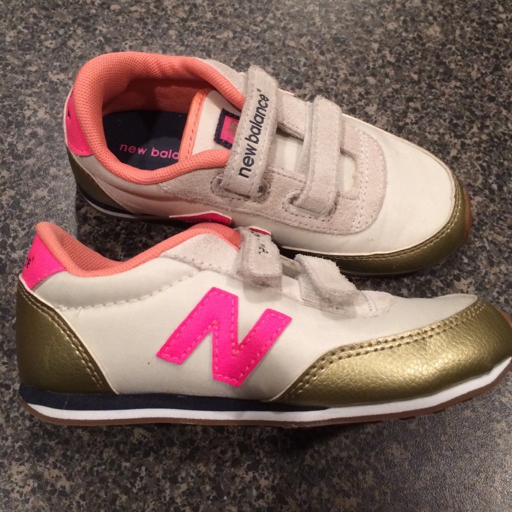 Toddler Girls New Balance sneakers