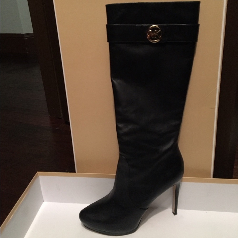 Micheal Kors 5.25" heel black leather boot