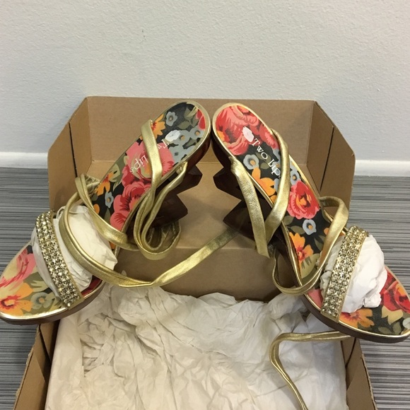 Gold leather wrap wooden wedges - Picture 3 of 8