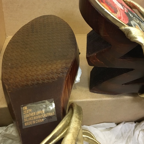 Gold leather wrap wooden wedges - Picture 4 of 8