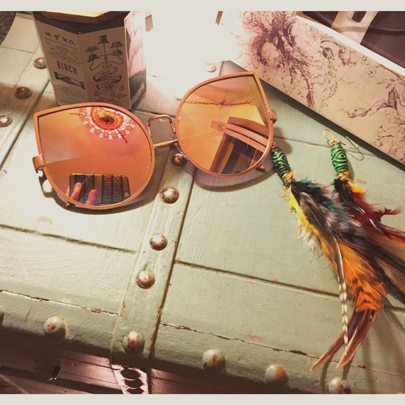 💕LAST PAIR💕 Rose Gold Big Mirrored Cat-eye 😎 - Picture 3 of 4