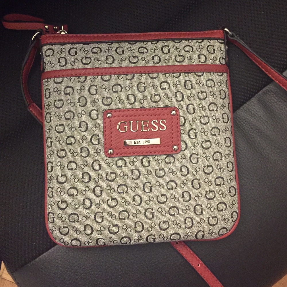 New w/o tags Guess crossbody
