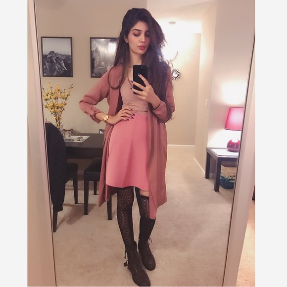 Meet your Posher, Aania - Picture 2 of 3