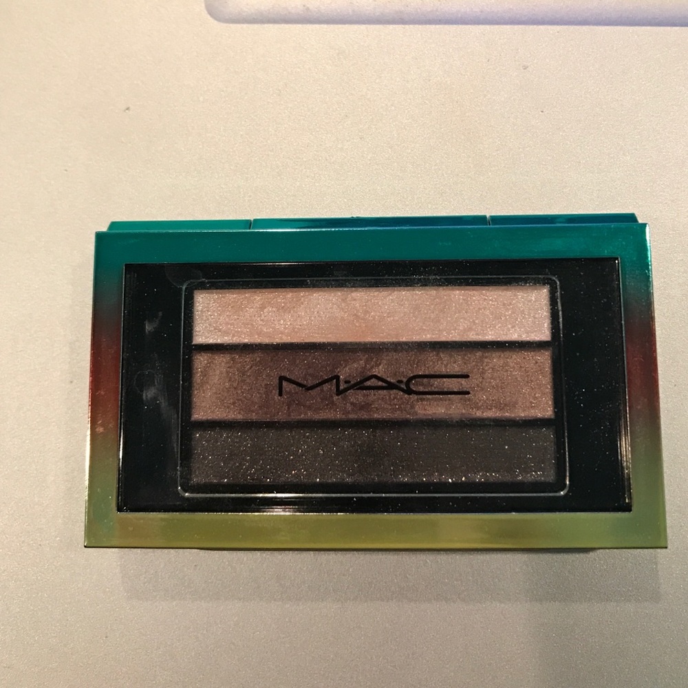 MAC Veluxe Eyeshadow Trio