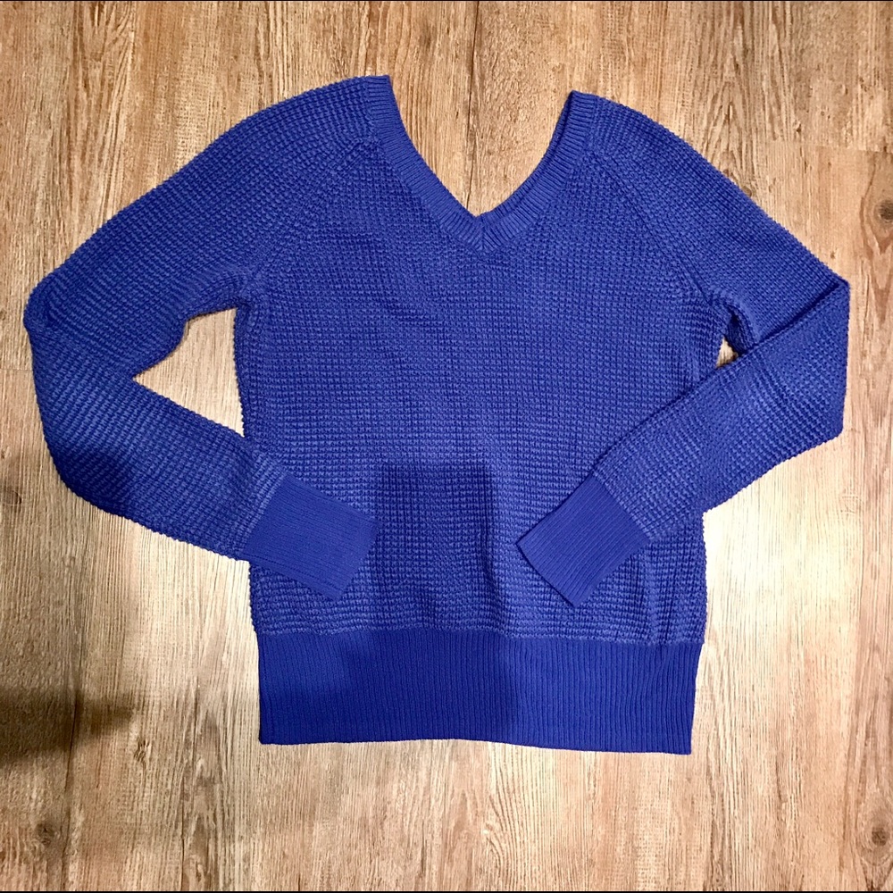 NWOT - Calvin Klein V-Neck Sweater - Blue - M