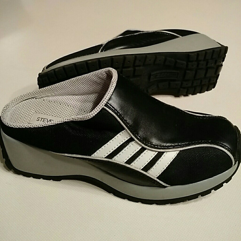 Steve Madden "Swisss" leather mesh clog