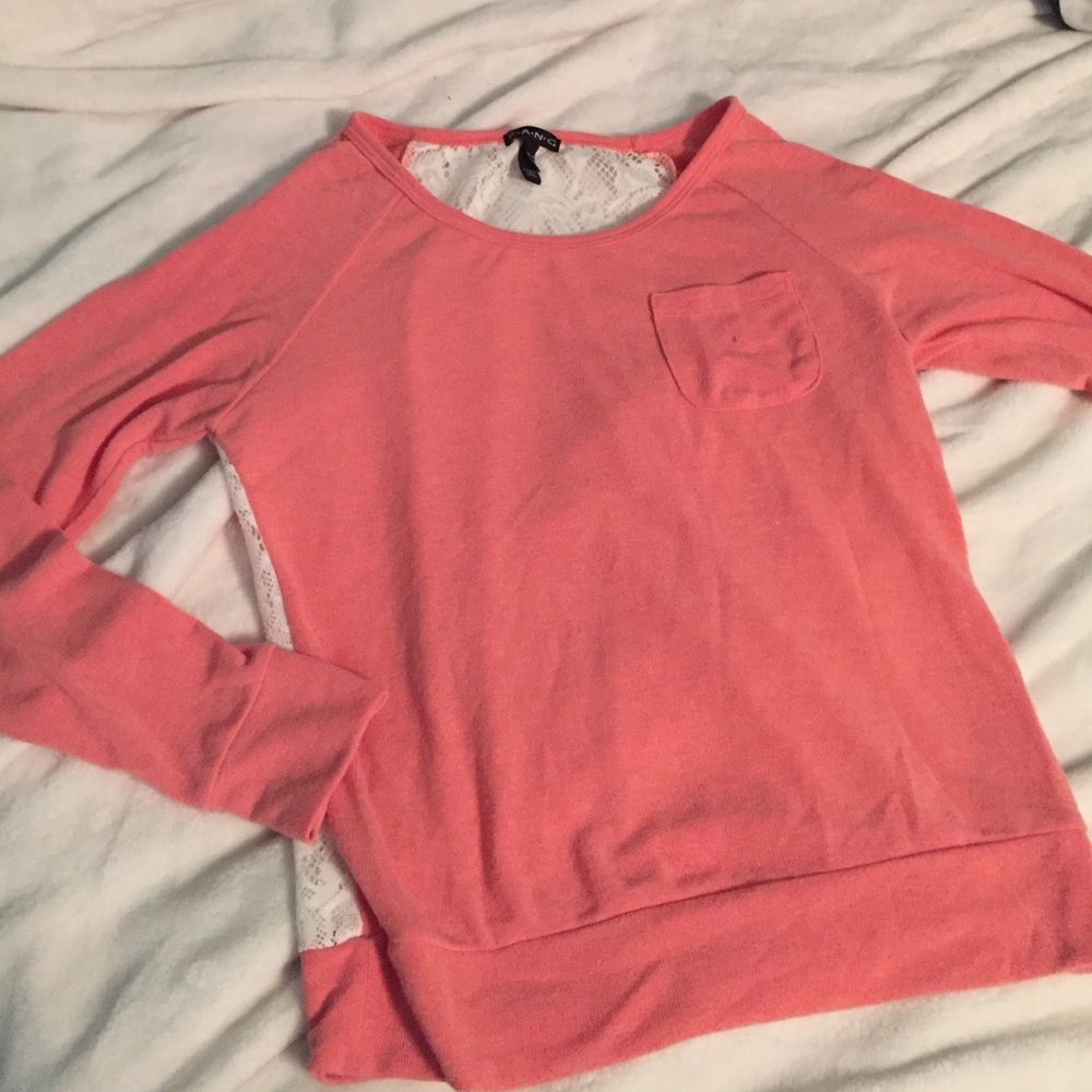 Laced back coral long sleeved tee!