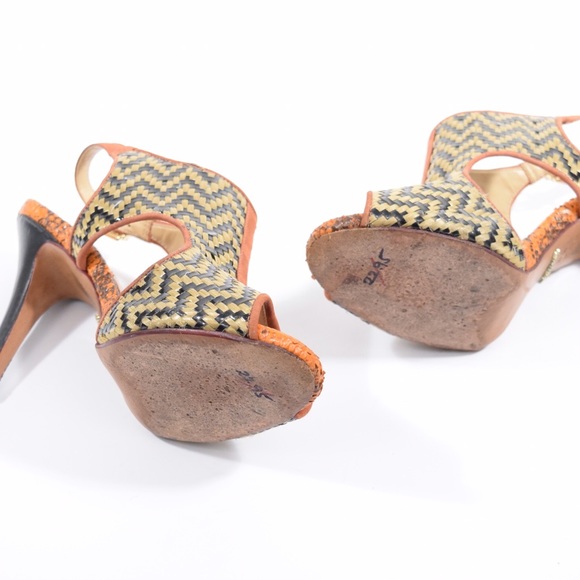 SHUTZ woven wicker cut-out open toe pumps - Picture 4 of 4