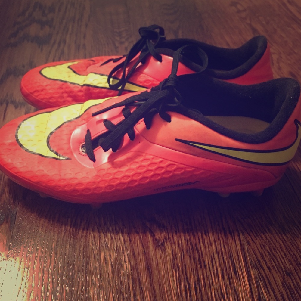 Nike hyper venom soccer cleats . Youth size 5.5