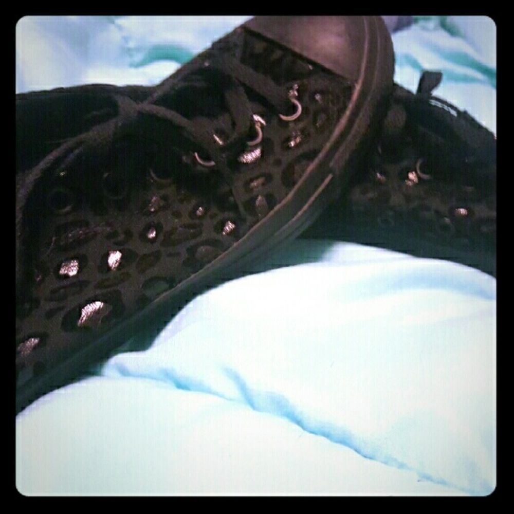 Black and silver cheetah print converse