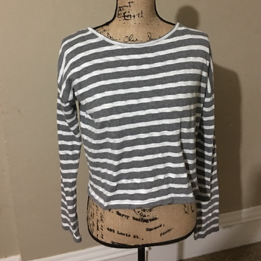 Aeropostale Size Small grey and white sweatshirt