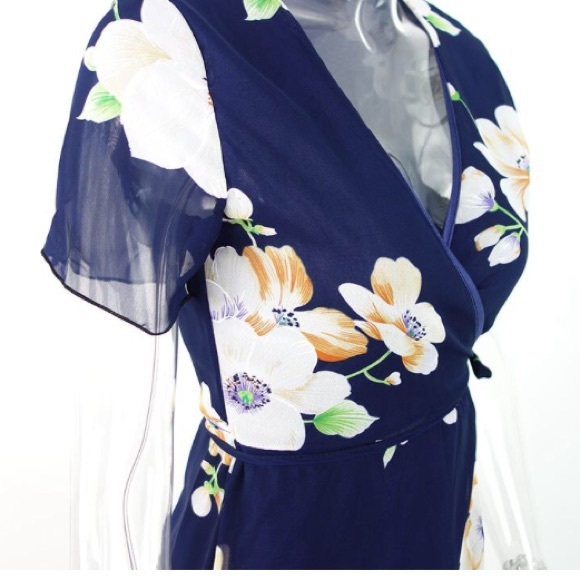 🎉Host Pick🎉 Floral Print Wrap Dress - Picture 3 of 5