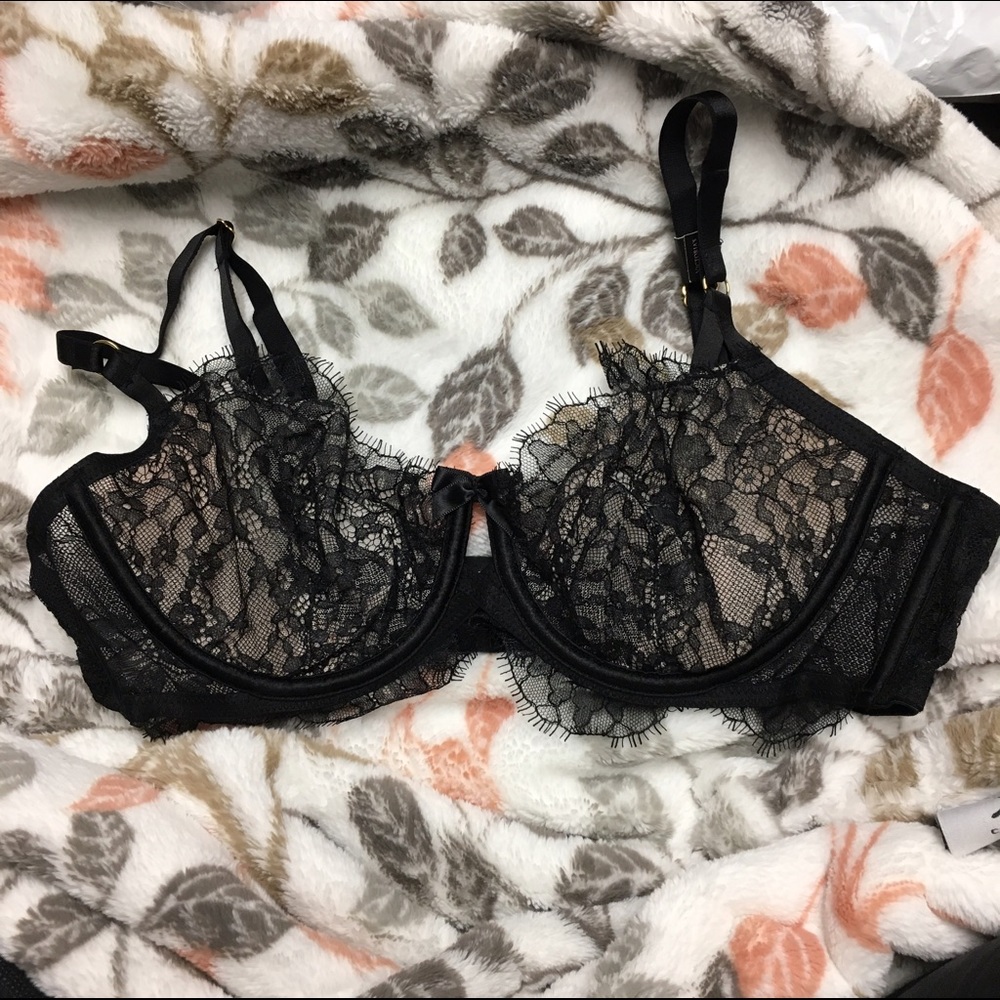 SOLD🎉VS SEXY UNLINED DEMI