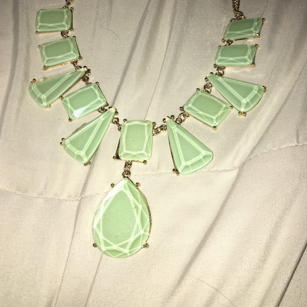 Blue accent necklace