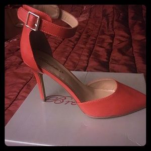Breckelles Womens Ankle Strap Pointy Toe Heels