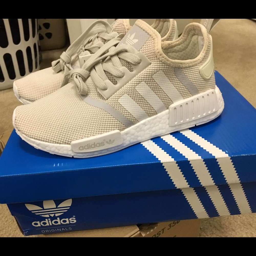 💯 Authentic Adidas NMD R1 Biege Sz 7.5