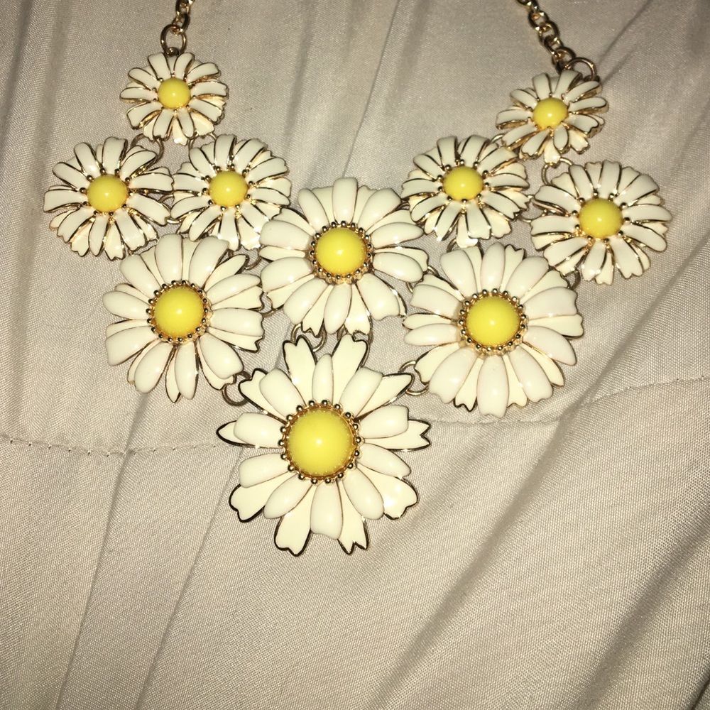 Daisy necklace