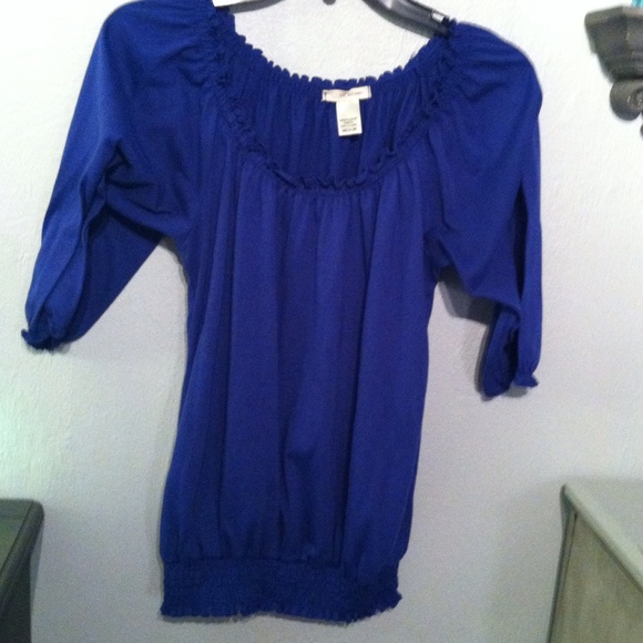 Blue top - Picture 1 of 1