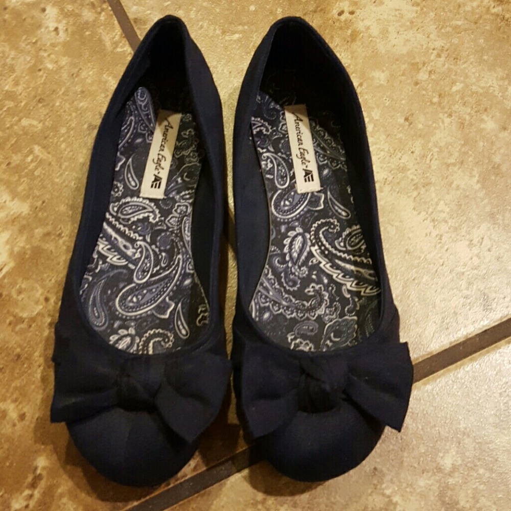 Cute navy blue flats with bow