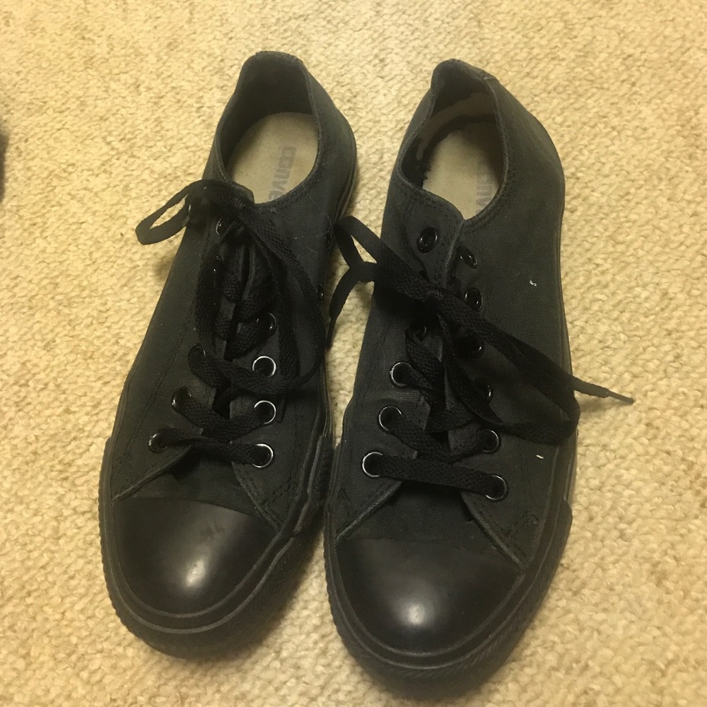 All Black Low Top Allstar Converse