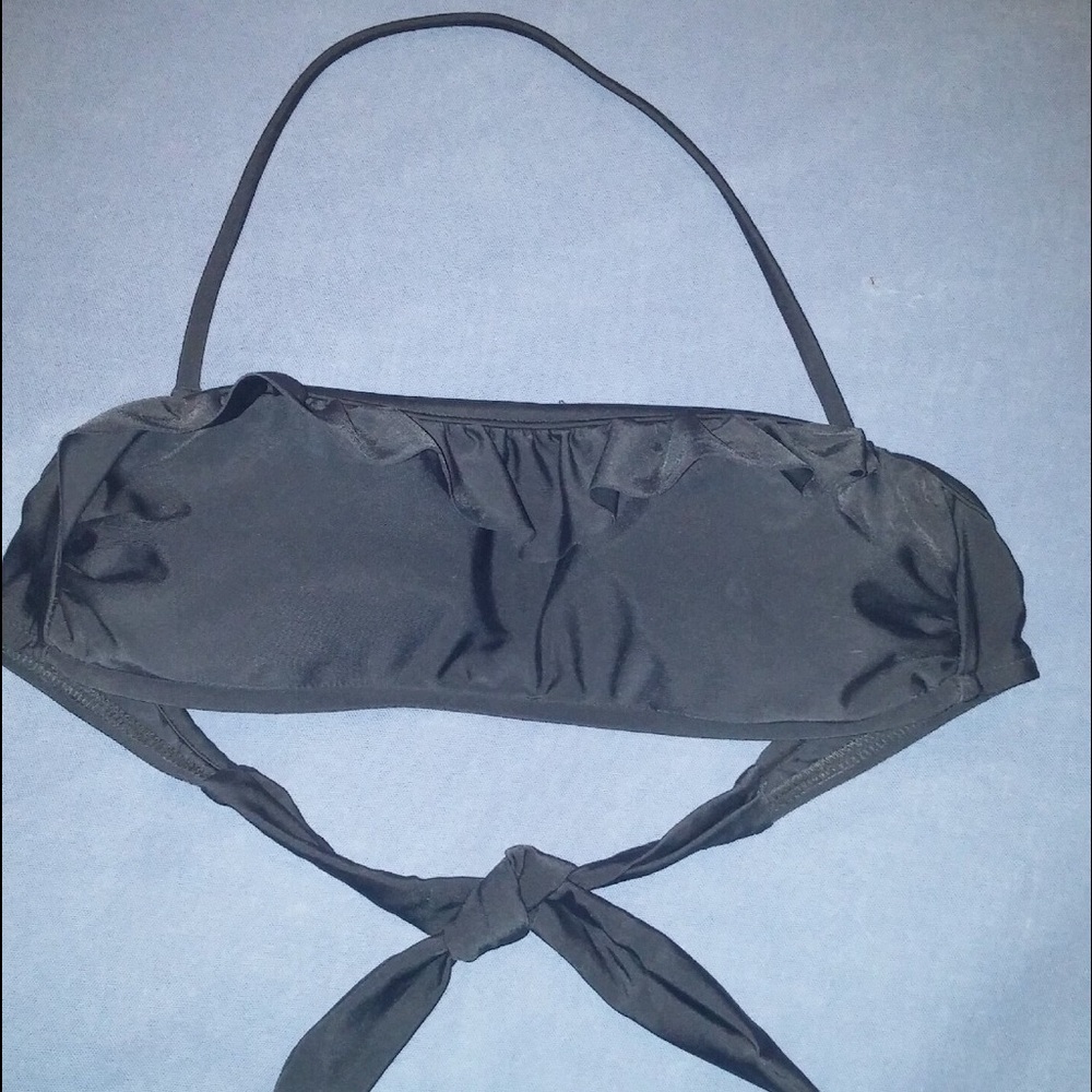 SOLD Black bandeau bikini top with ruffle ✨