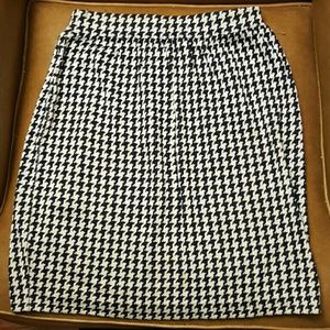 St. John houndstooth knit skirt