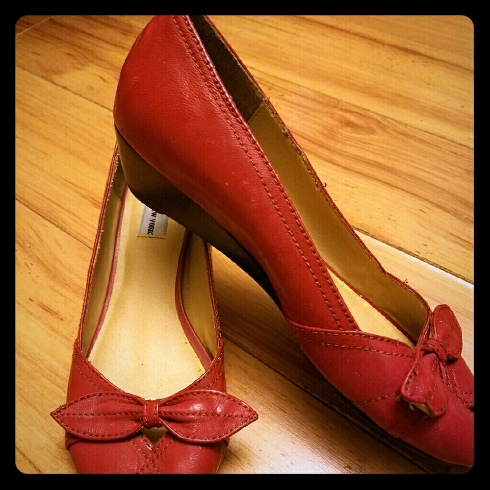 Zigi New York red leather mini wedge, like new!