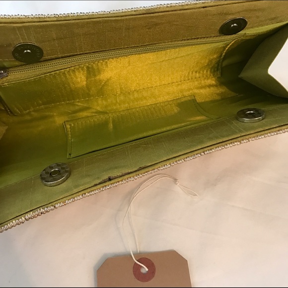 TRADING HOPE Beaded Floral Silk Sia Clutch NEW - Picture 3 of 4