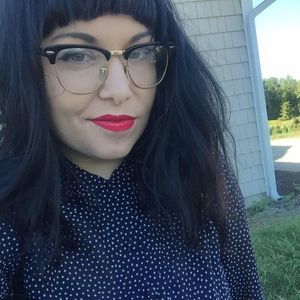 Meet your Posher, Sharon