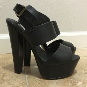 Steve Madden DEZZZY Platform Sandals
