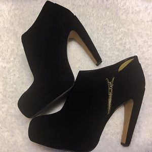 Women's size 11 bootie shoes.