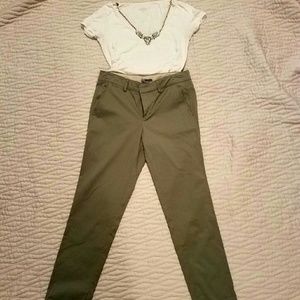 Vince olive Chino pant