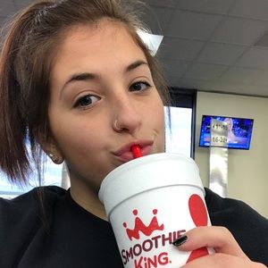 Meet your Posher, Alexis