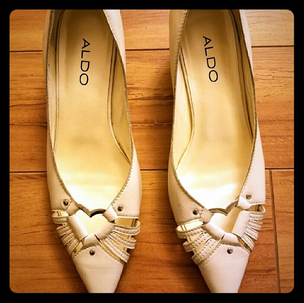 Aldo decorative kitten heal with heart cutout