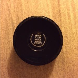 Medium Golden Mineralize Skinfinish A54 Mac