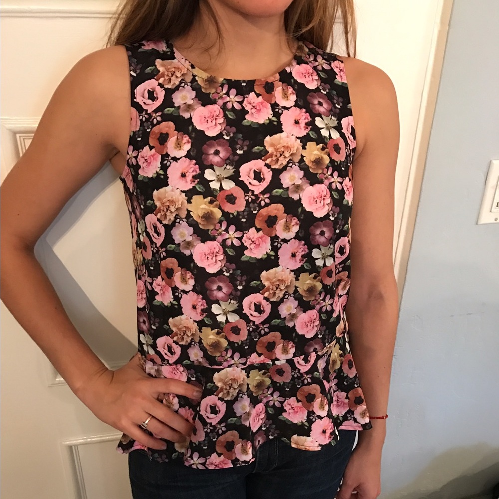 Super cute top size 4 H&M