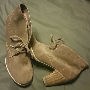 Women's shoes