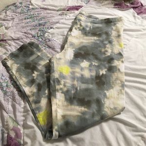 Patterned tights