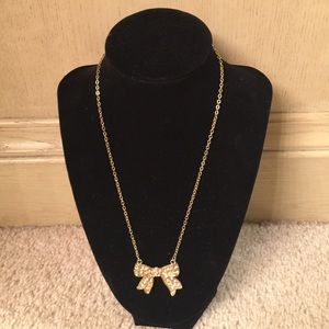 Bow gold necklace