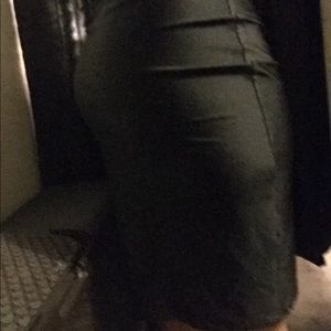 Black seamless skirt