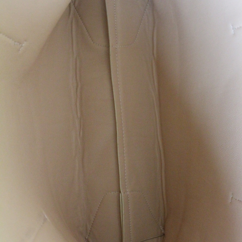 MUST GO‼️| new | beige tote - Picture 2 of 2