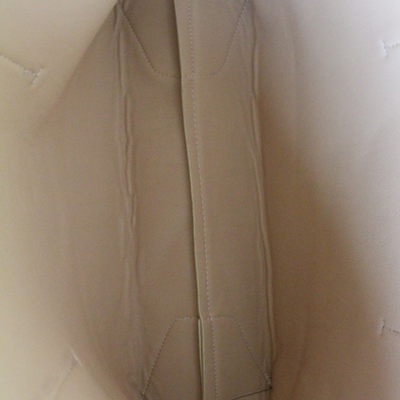 MUST GO‼️| new | beige tote - Picture 2 of 2