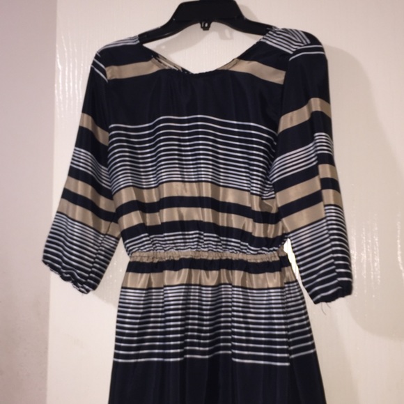 Casual dress with criss cross cage design on back - Picture 4 of 4