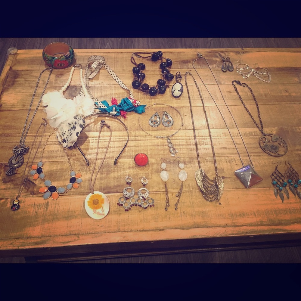 Jewelry lot - earrings, bracelet, necklace & rings