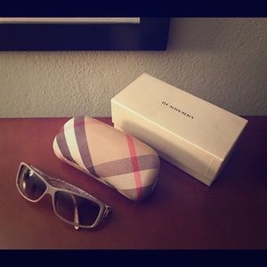 Burberry B 4008 3021/13