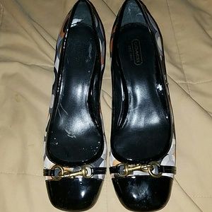 Coach Signature heeled pump