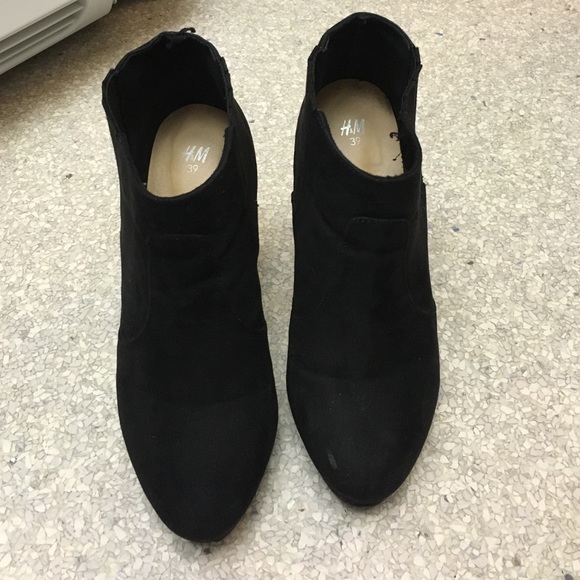 ❌❌DONATED❌❌H&M Black Suede Ankle Booties - Picture 1 of 3