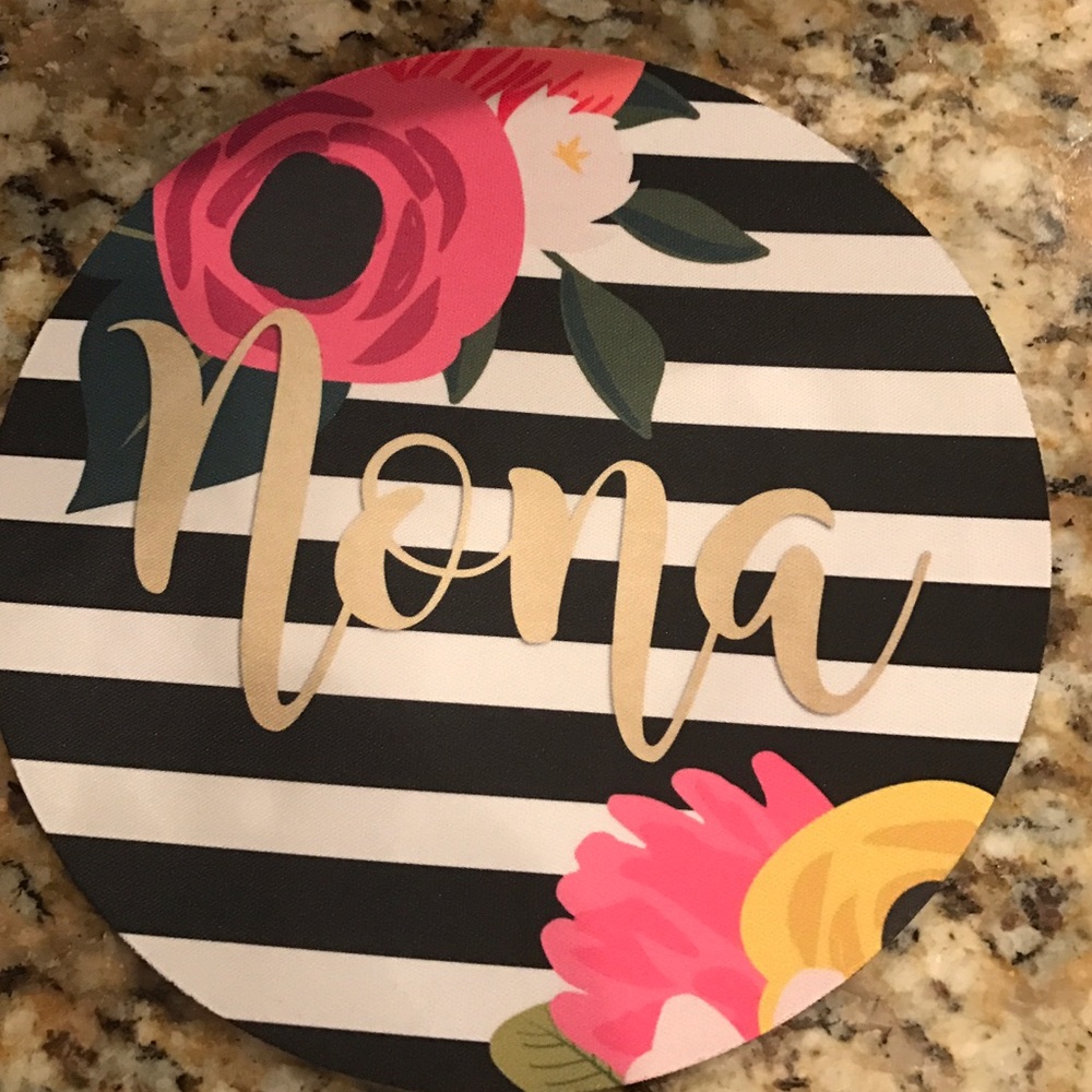 Happy Poshing! 💕Bundle or Offer!