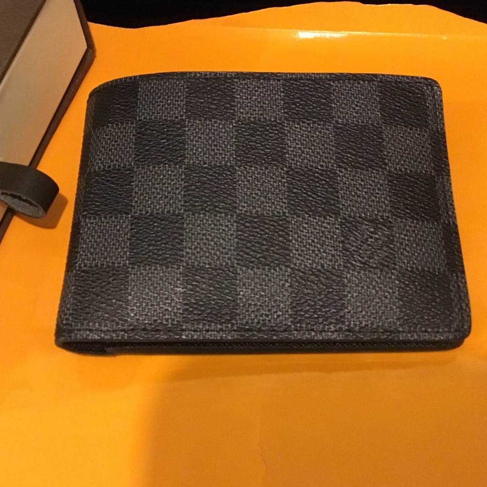 Lv men wallet