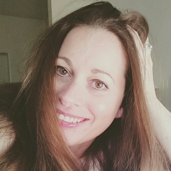 Meet your Posher, Laura - Picture 1 of 1